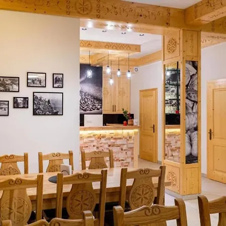 Taternik - Mountain View - Family Room&104